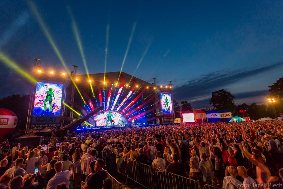 Scena XX Ogólnopolskiego Festiwalu Muzyki Tanecznej w Ostródzie. foto: Jacek Piech